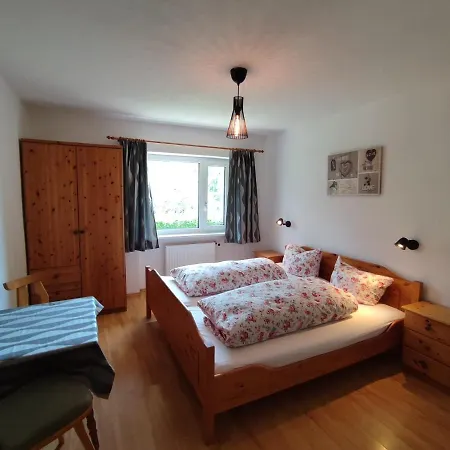 Haus Alpenhahn Apartment *