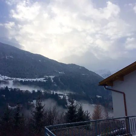 アパート Haus Alpenhahn ヴェンス