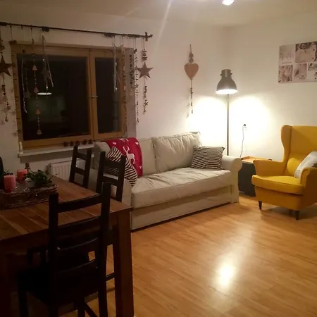 Haus Alpenhahn アパート *